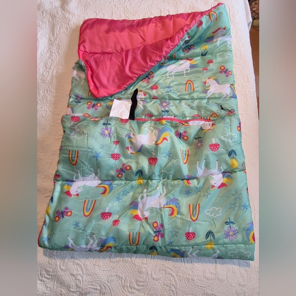 CRCKT kids standard size sleeping bag unicorns rainbows 64" X 30" 50F EUC